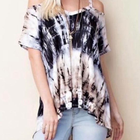 1.4.3. Story by Line Up Tops - 5/$25 1.4.3 Story Cold Shoulder Top